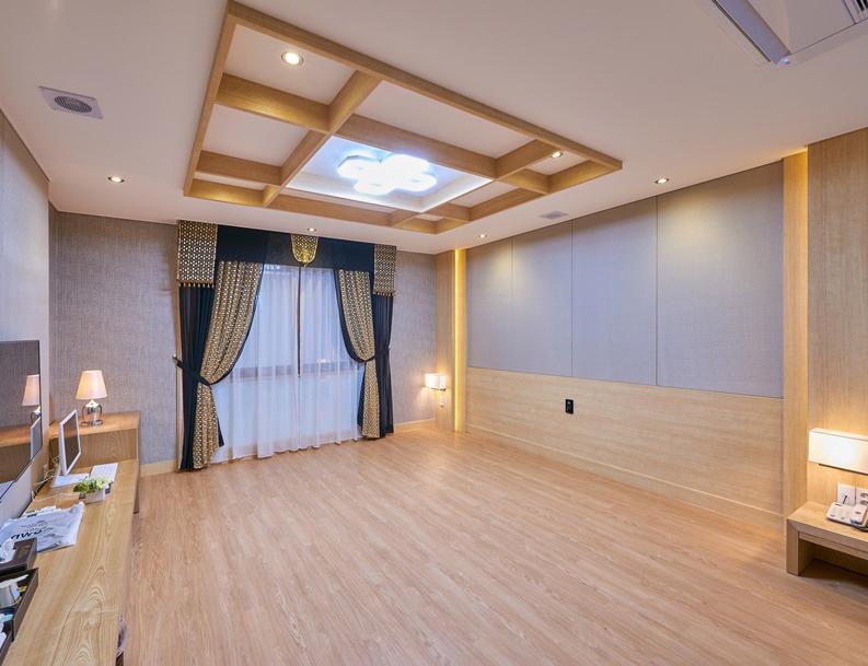Shell Stone Yeosu Business Hotel Екстер'єр фото