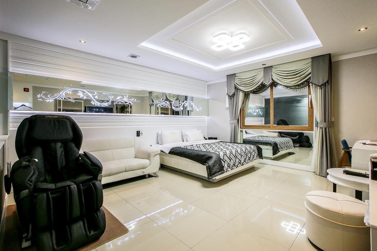 Shell Stone Yeosu Business Hotel Екстер'єр фото